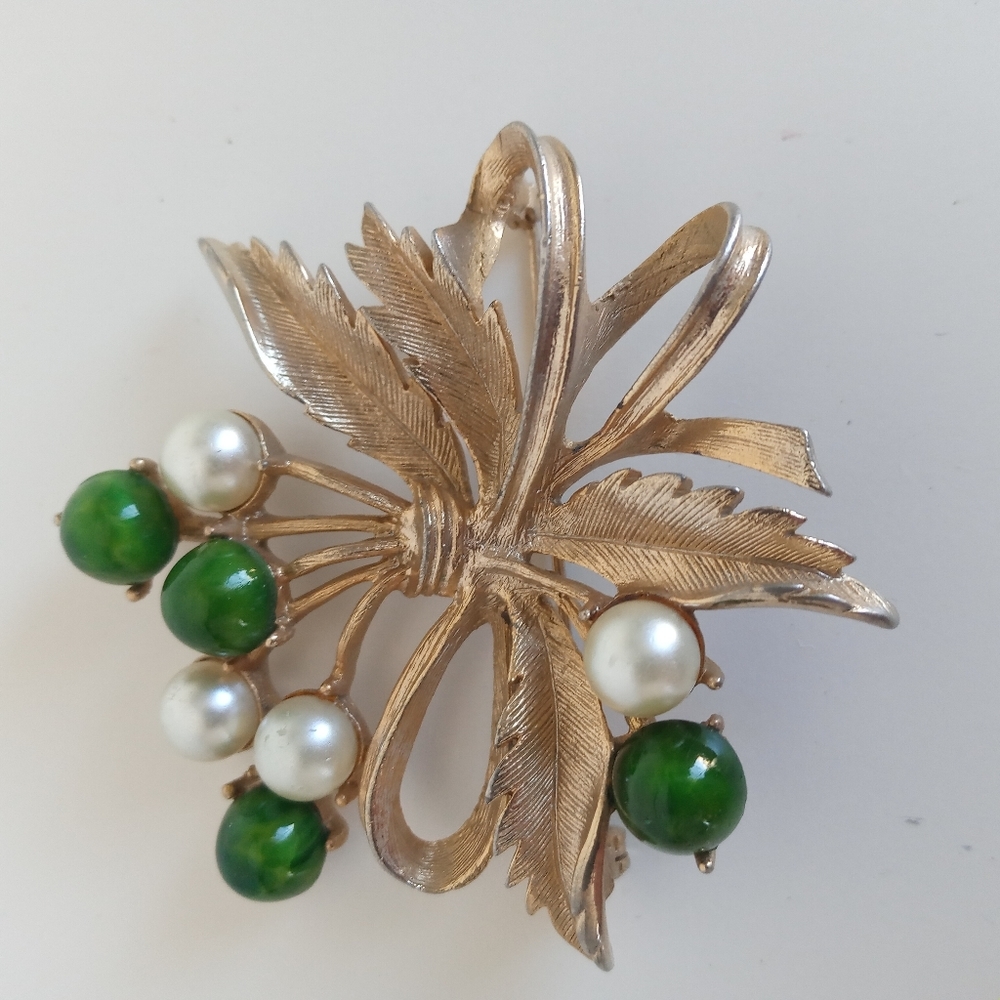 Sarah Coventry Vintage Gold Tone Faux Pearls and Jade Brooch